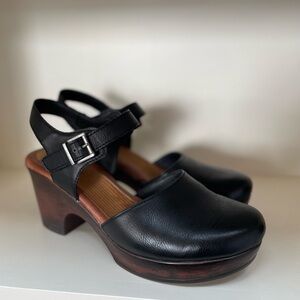 BOC Black Leather Women's Clogs